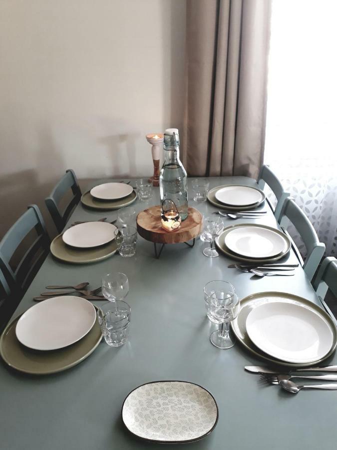 Aux Lauriers Holiday home Lacroix-sur-Meuse