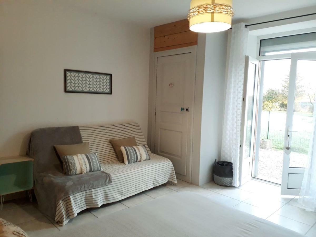 Aux Lauriers Holiday home Lacroix-sur-Meuse