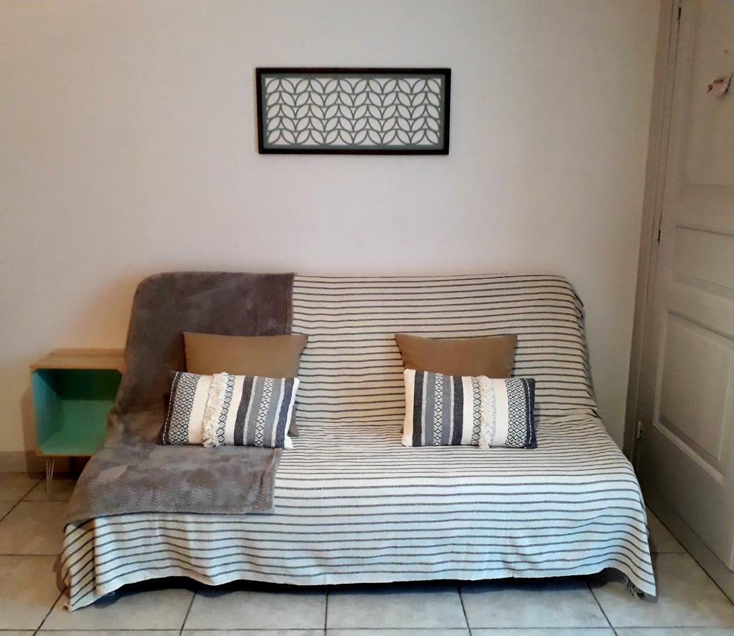 Aux Lauriers Holiday home Lacroix-sur-Meuse